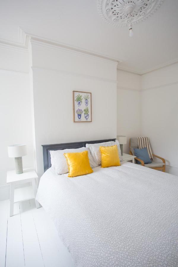 Elegant York House - On A Beach Road, Sleeps 12, With Sea Views Worthing Dış mekan fotoğraf