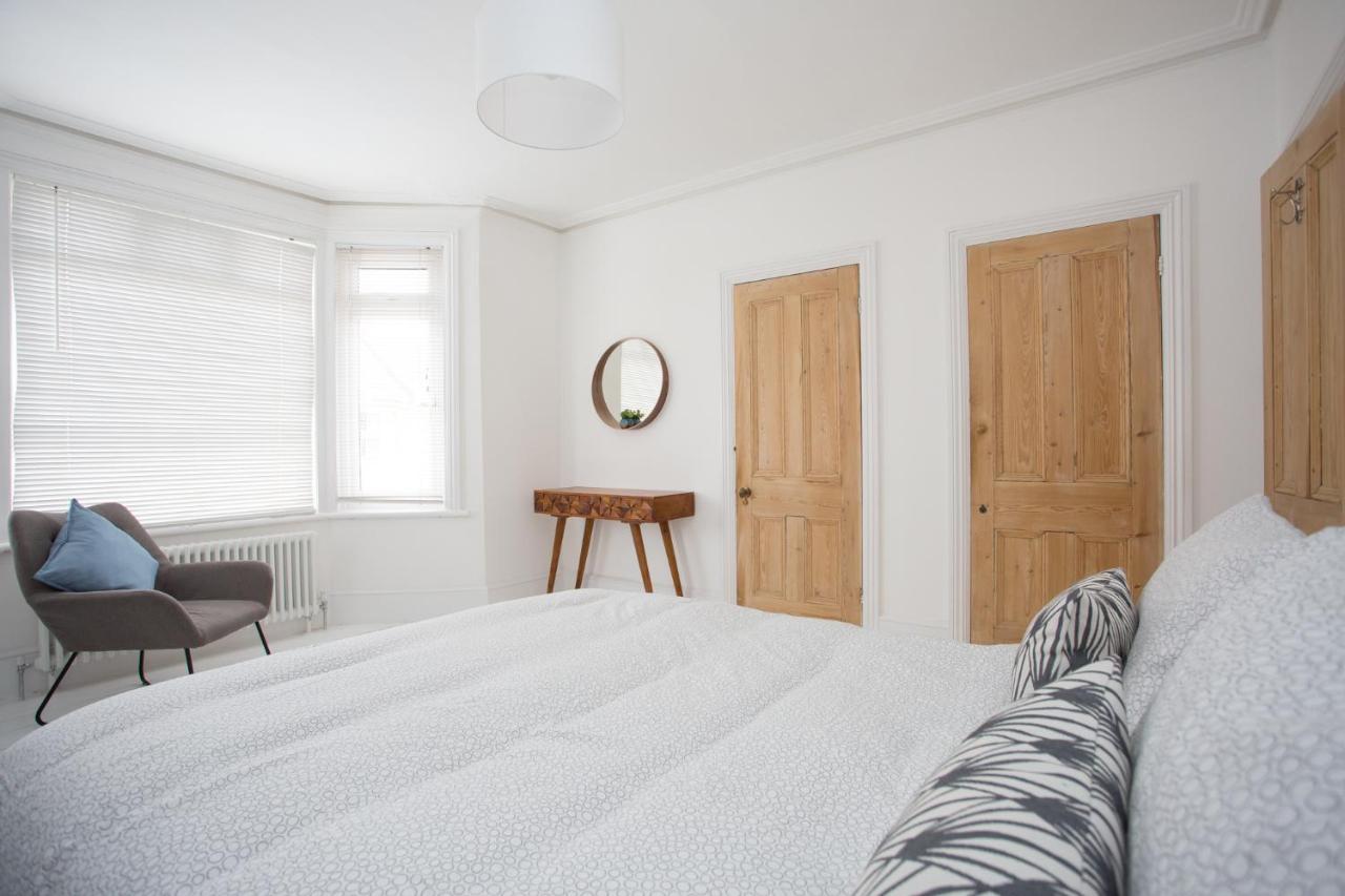 Elegant York House - On A Beach Road, Sleeps 12, With Sea Views Worthing Dış mekan fotoğraf