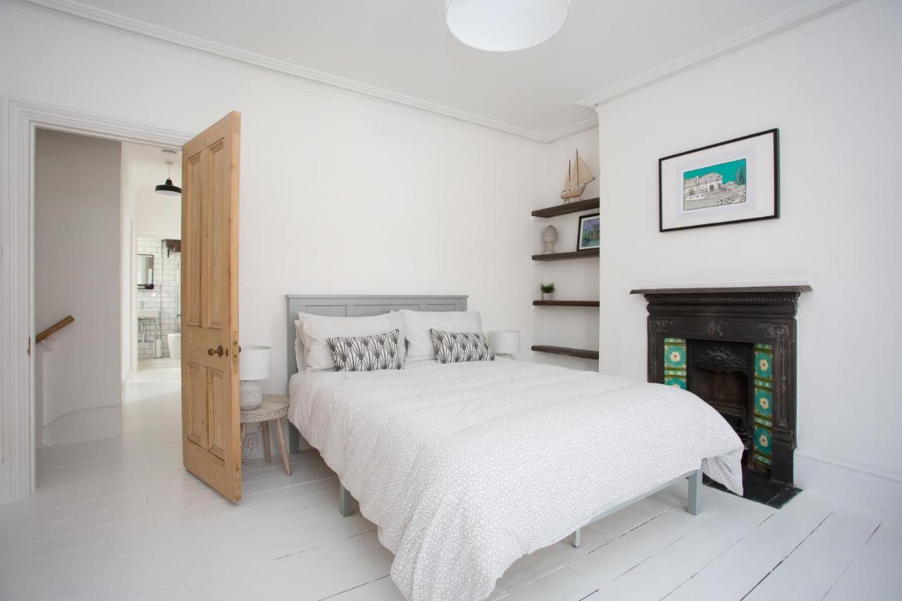 Elegant York House - On A Beach Road, Sleeps 12, With Sea Views Worthing Dış mekan fotoğraf