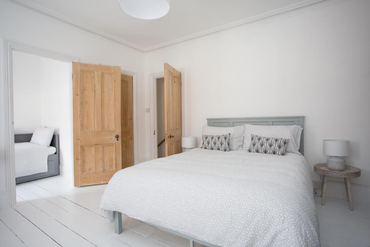 Elegant York House - On A Beach Road, Sleeps 12, With Sea Views Worthing Dış mekan fotoğraf