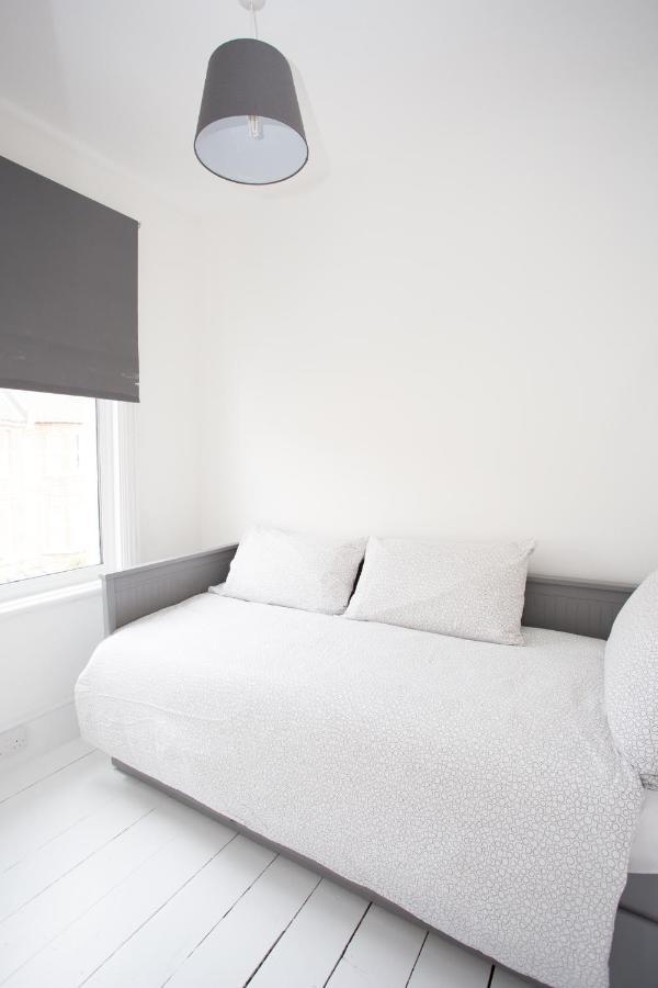 Elegant York House - On A Beach Road, Sleeps 12, With Sea Views Worthing Dış mekan fotoğraf