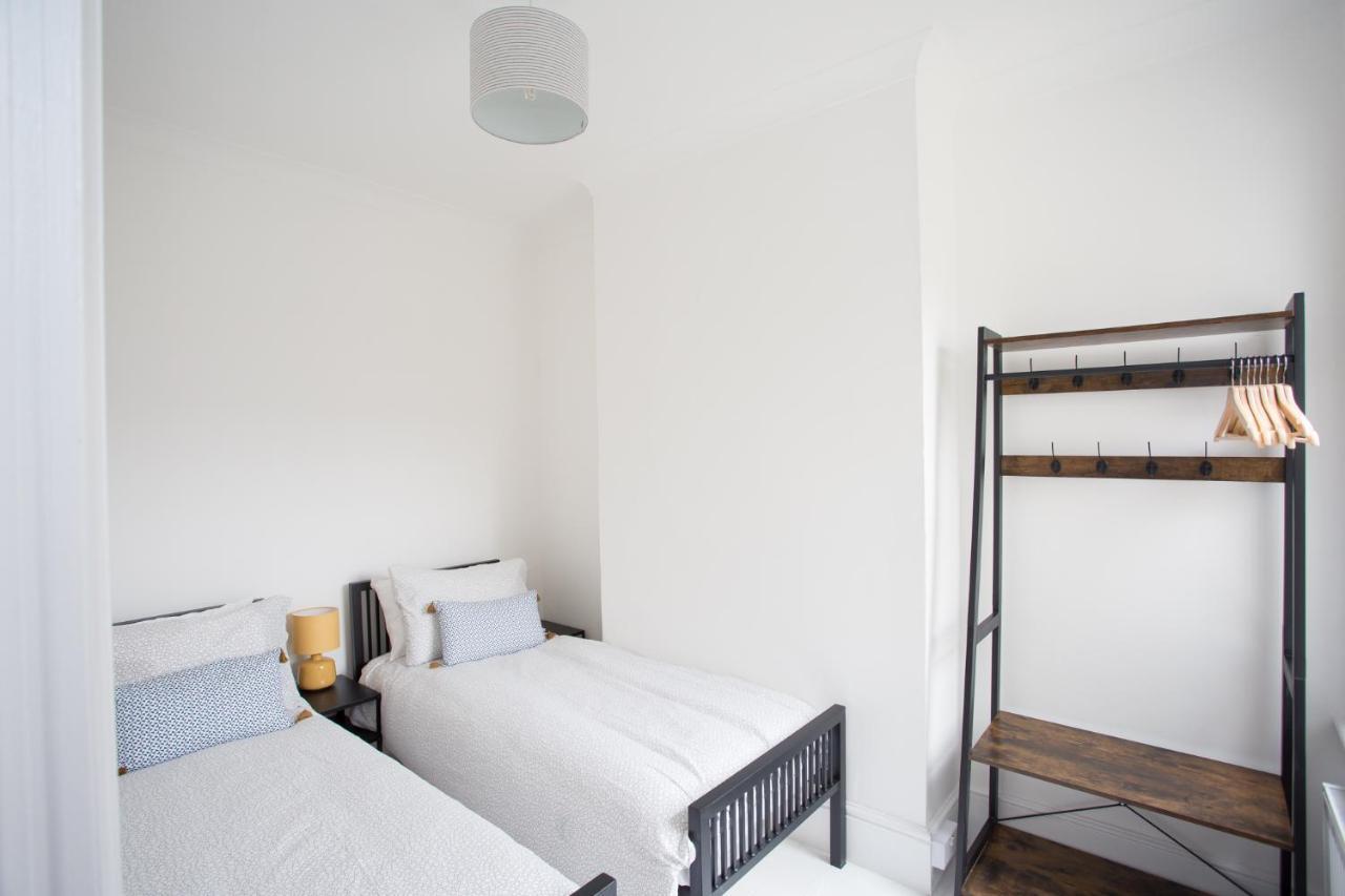 Elegant York House - On A Beach Road, Sleeps 12, With Sea Views Worthing Dış mekan fotoğraf