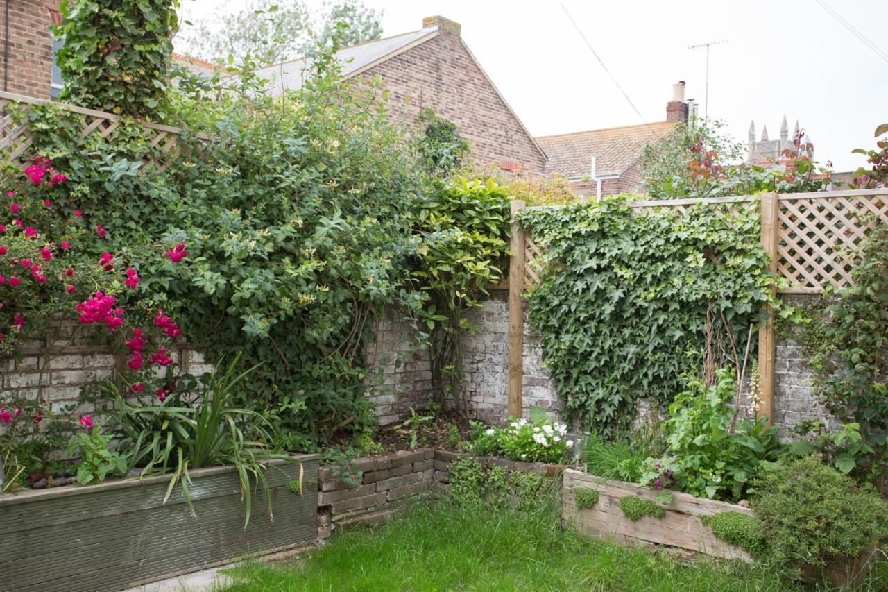 Elegant York House - On A Beach Road, Sleeps 12, With Sea Views Worthing Dış mekan fotoğraf