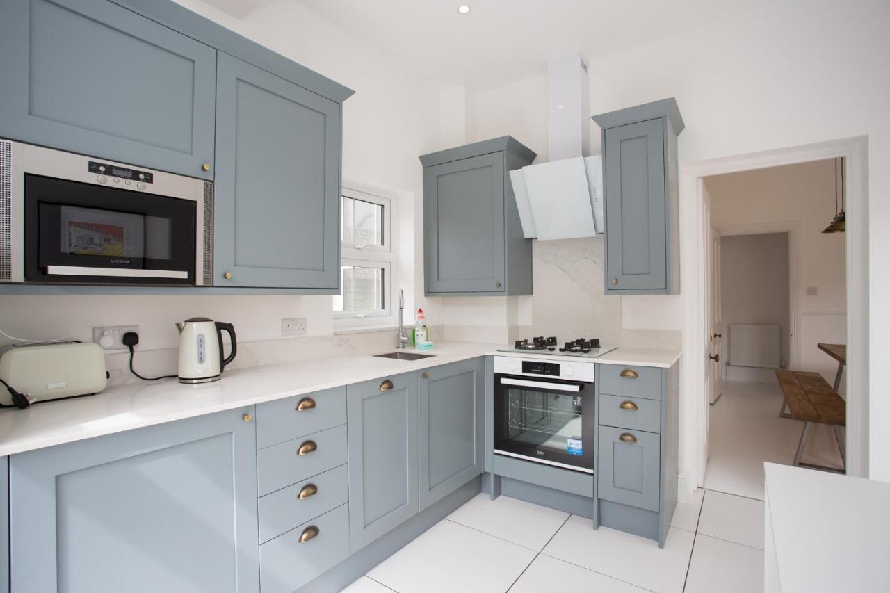 Elegant York House - On A Beach Road, Sleeps 12, With Sea Views Worthing Dış mekan fotoğraf